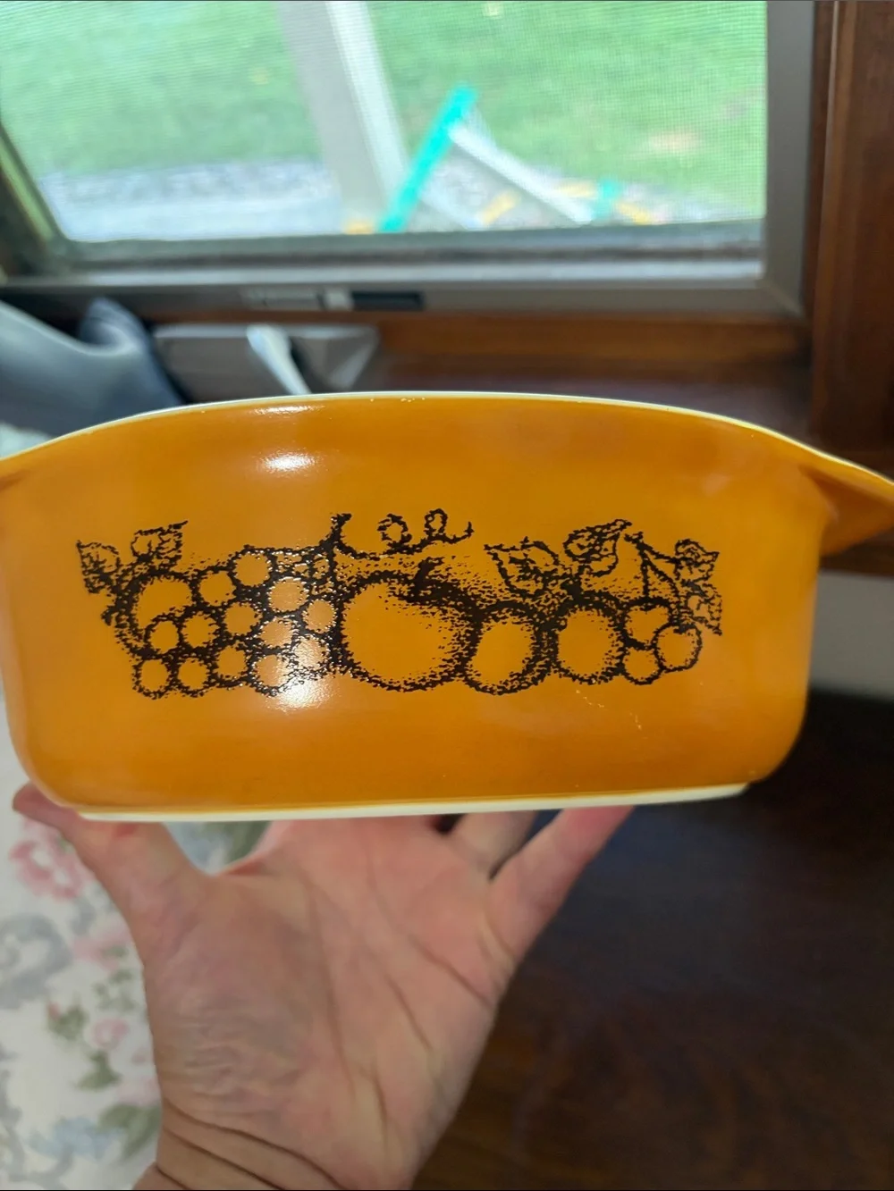 Pyrex Old Orchard Casserole Dish with Brown Lid